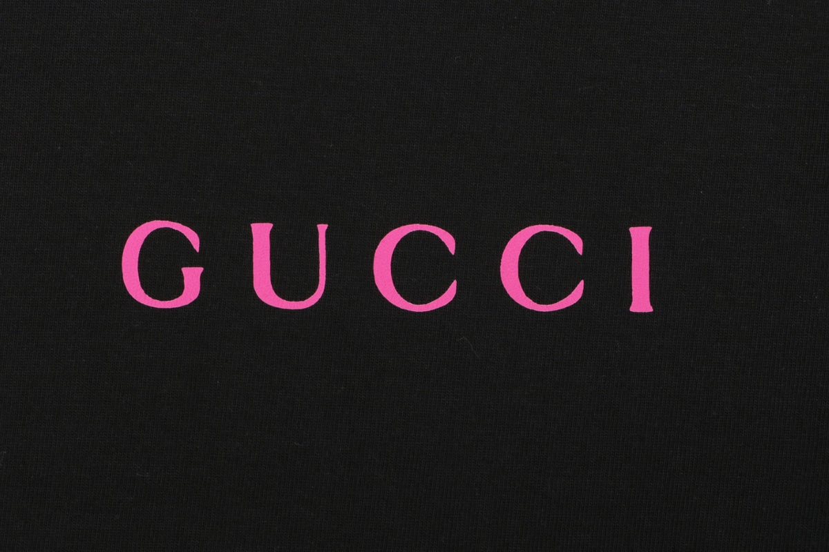 Gucci Rose Pink Serif Wordmark Print Short Sleeve Tee – Black