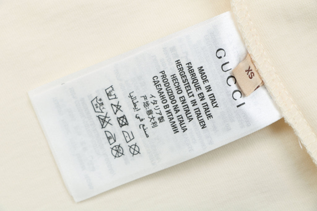 Gucci Whimsical Dinosaur Bee Illustrated Wordmark Print Short Sleeve Tee – Ecru
